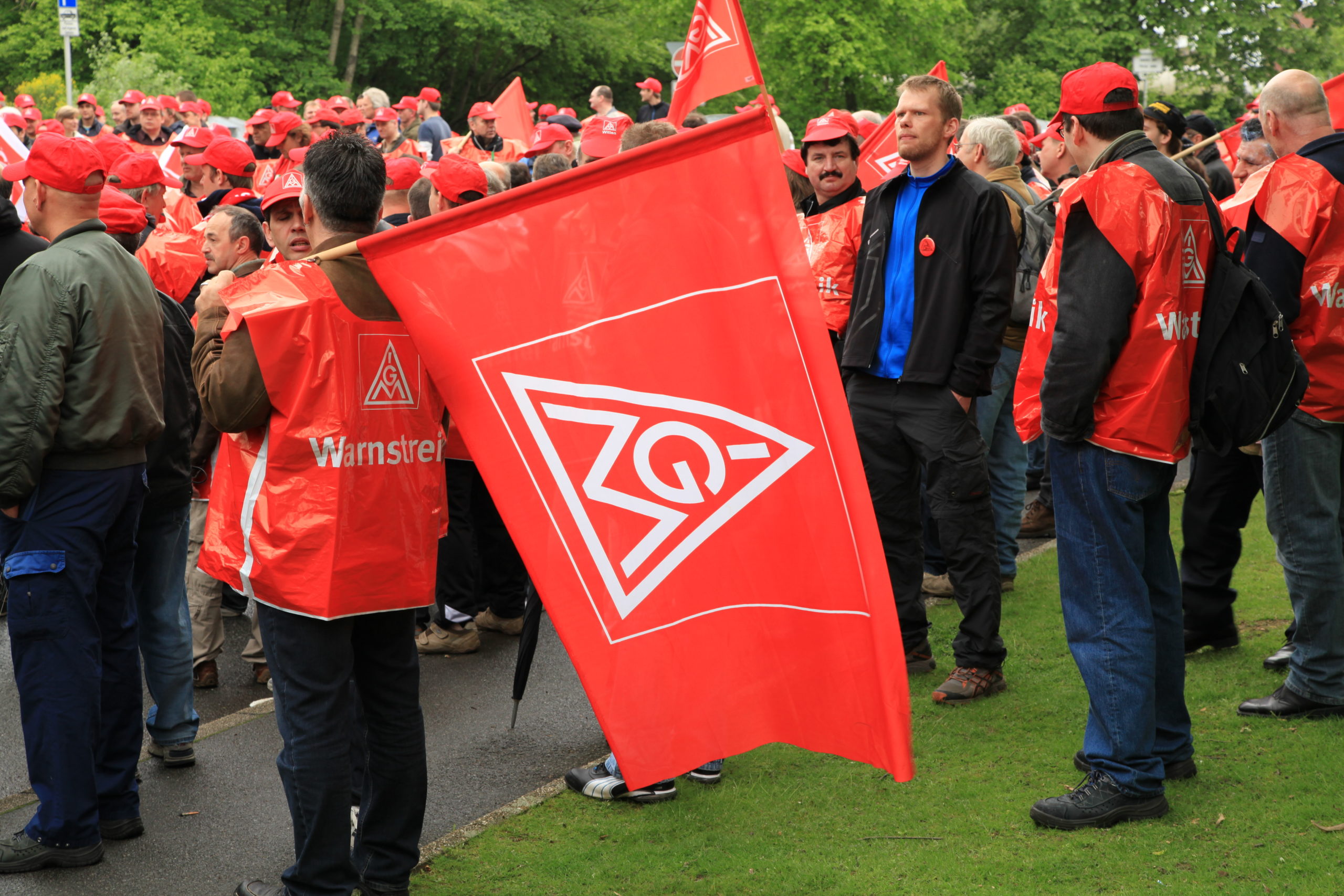 Solidarität mit den Streikenden bei Neue-Halberg-Guss!