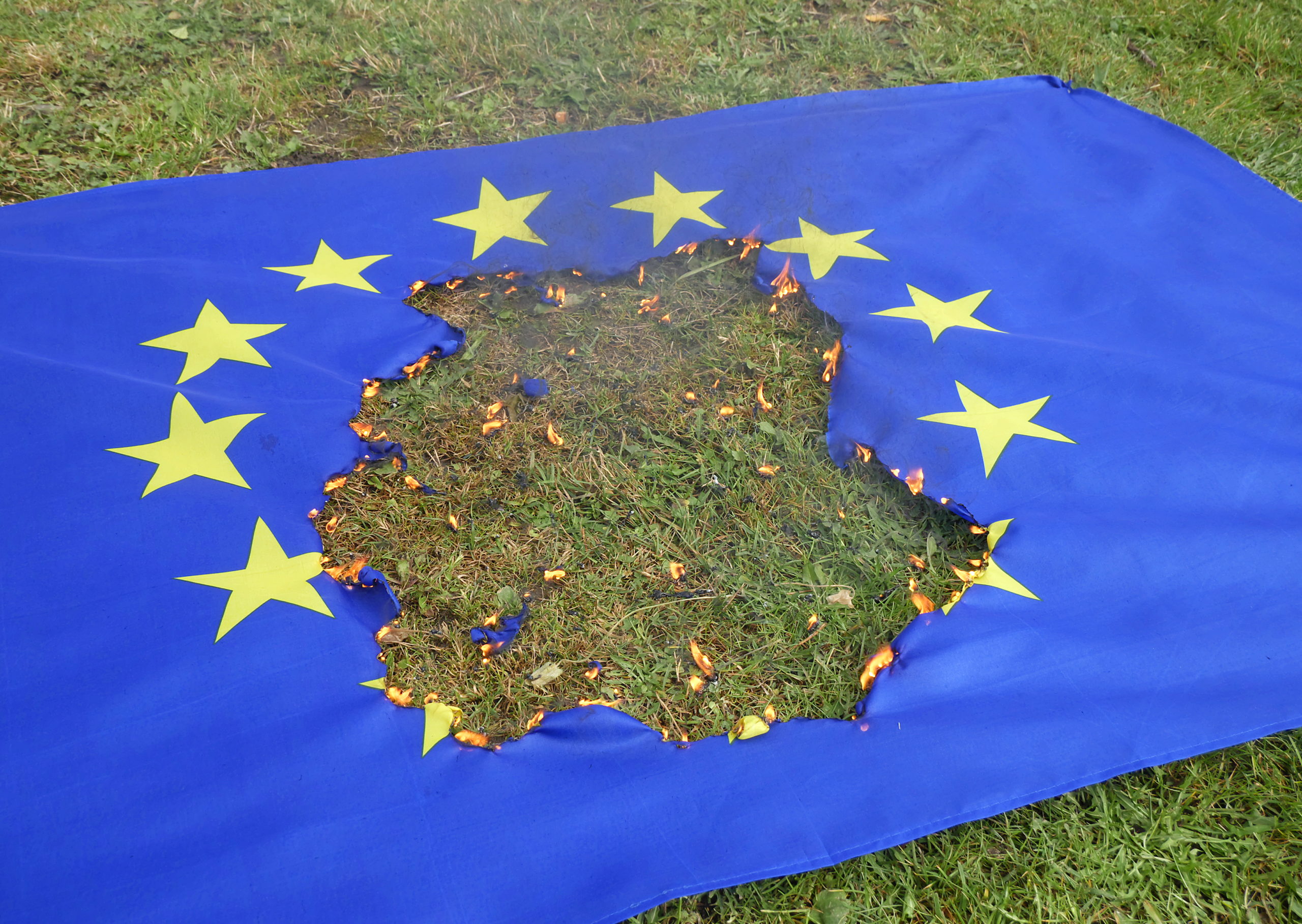 Die EU und kapitalistische Staaten brauchen Verbote, um sich gegen Kritik zu schützen