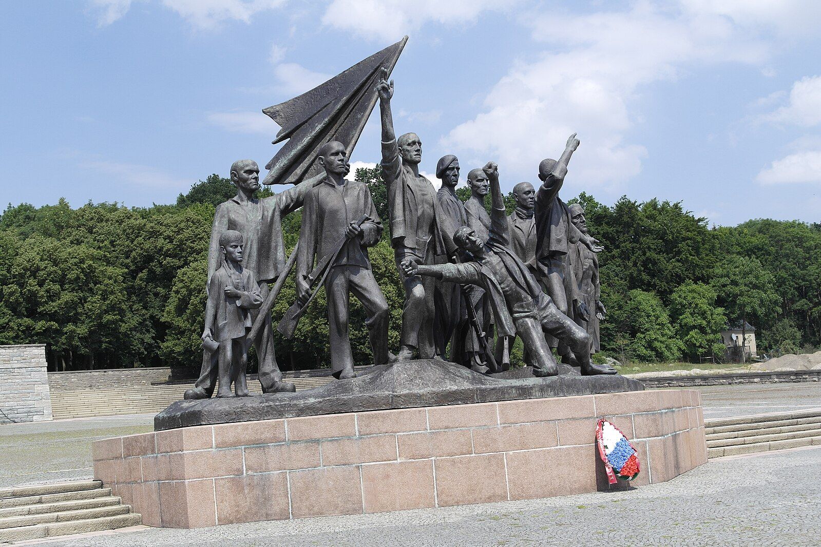 Whoever engages in historical revisionism trivializes fascism